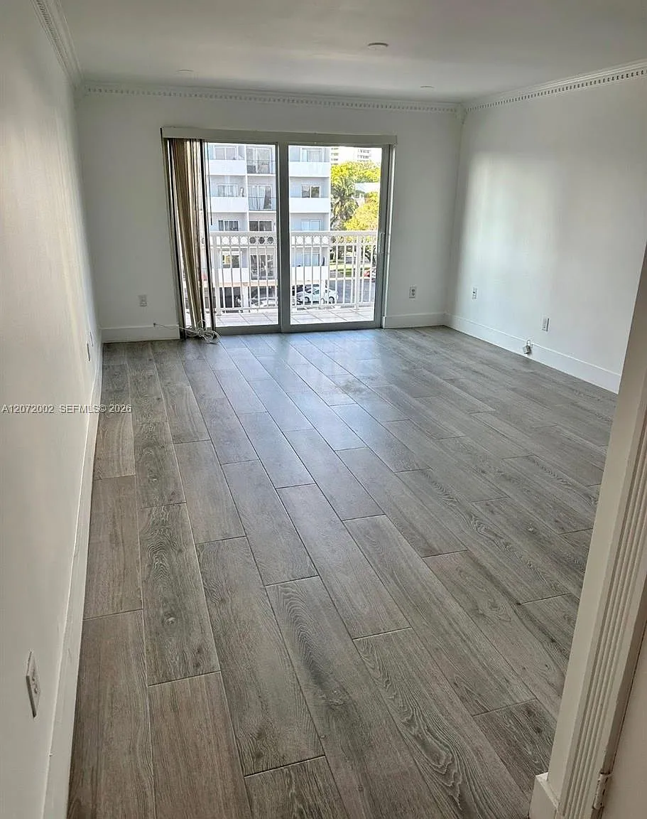 Bayview Point South Condo — Photo 4