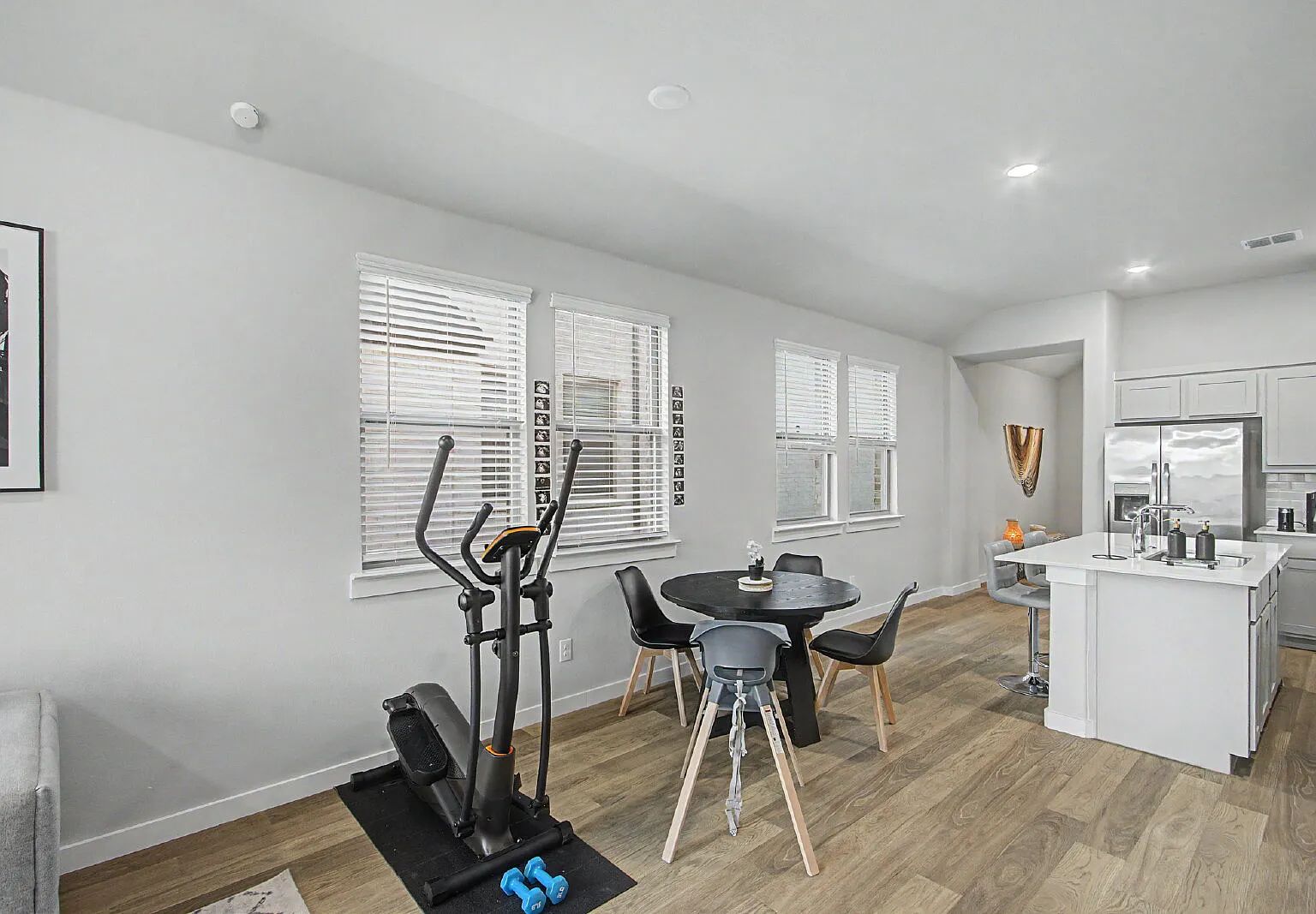 3 bed, 2.0 bath, 1530 sqft, $2,300 — Photo 4
