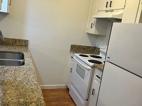 5th image of 1112 W 11th St APT 106