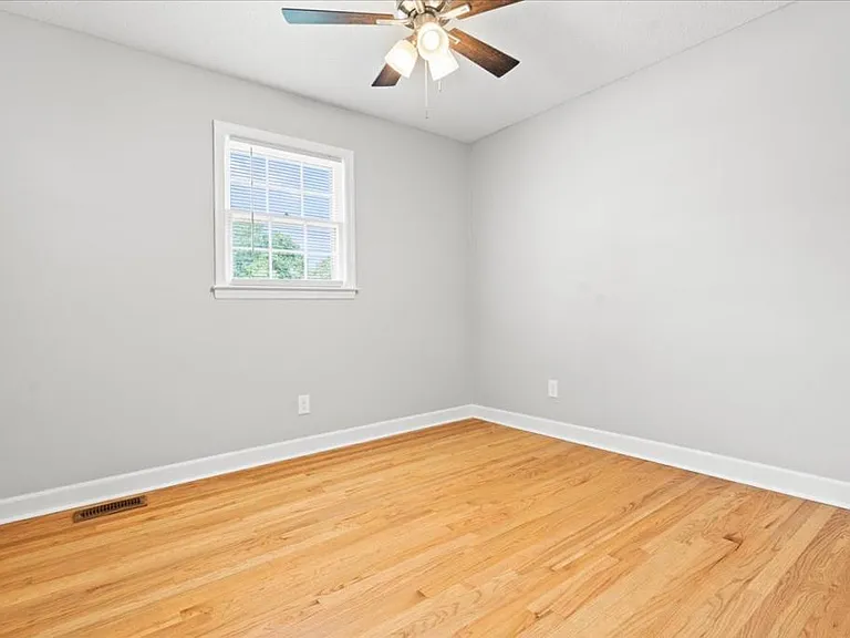423 Sheffield Dr — Photo 40
