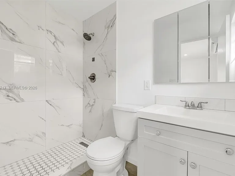 1611 NE 50th Ct #5 — Photo 5