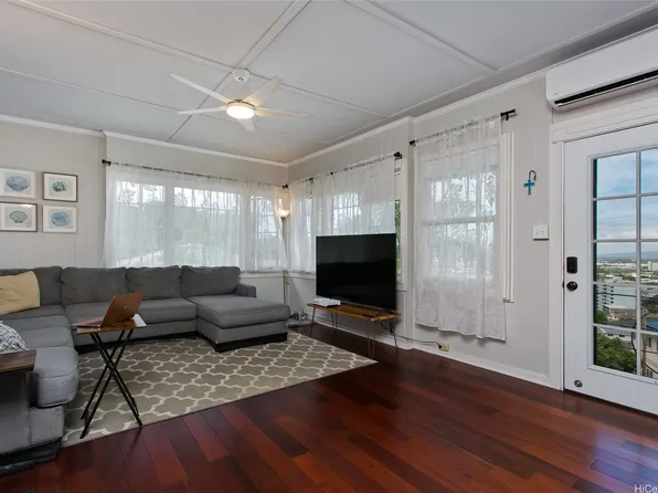 2158 Makanani Dr, Honolulu, HI 96817
