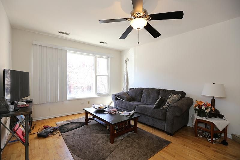 1st image of 845 N Hoyne Ave #2SRE