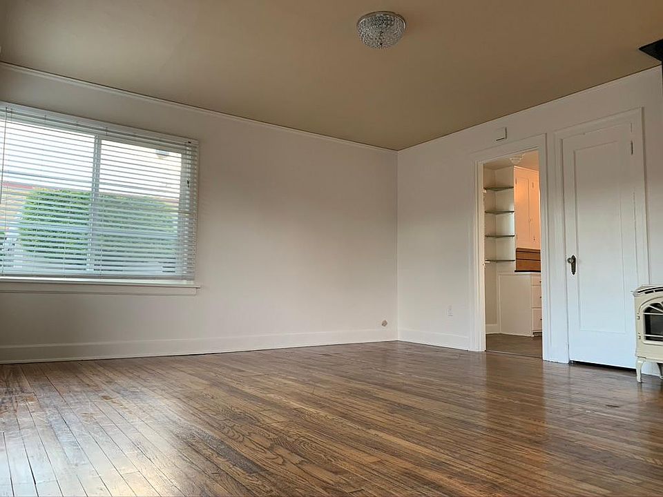 1st image of 300 8th Ave SE