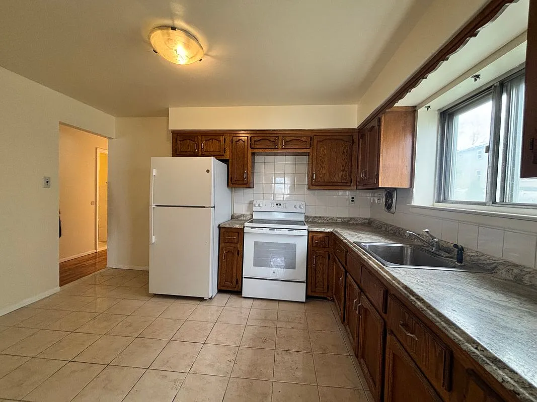 Building Photo - 2813 Gunther Ave #2