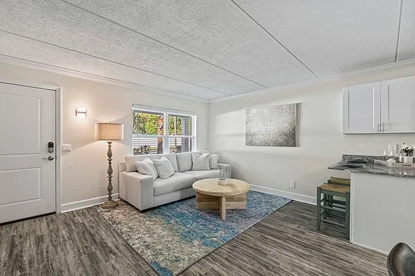 Surf Apartments — Photo 34