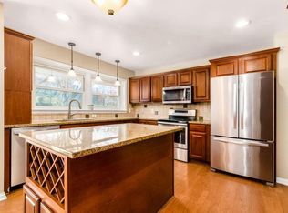 3695 Henderson Rd, Upper Arlington, OH 43220