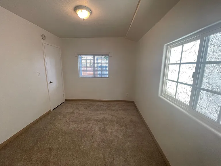 4851 Voltaire St — Photo 10