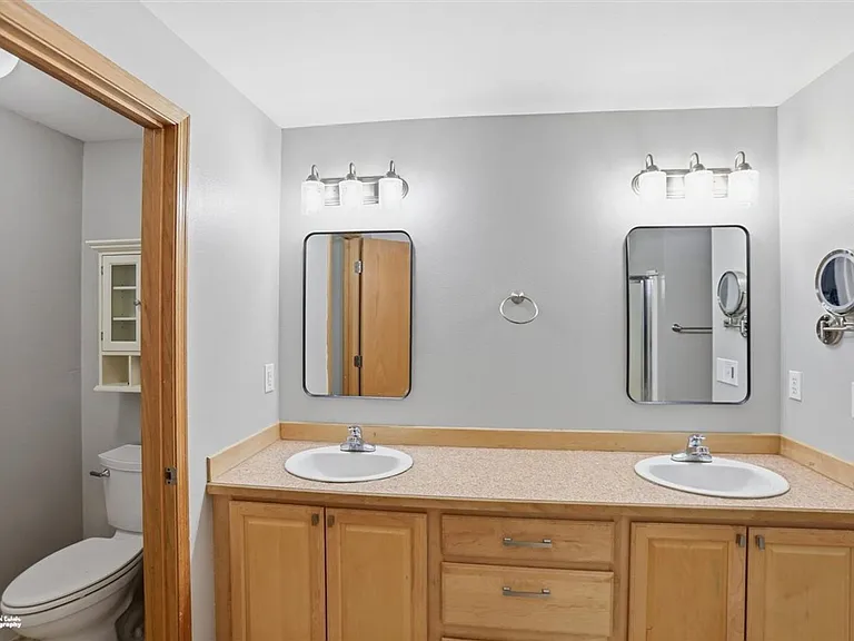 1421 N Landmark Dr — Photo 9