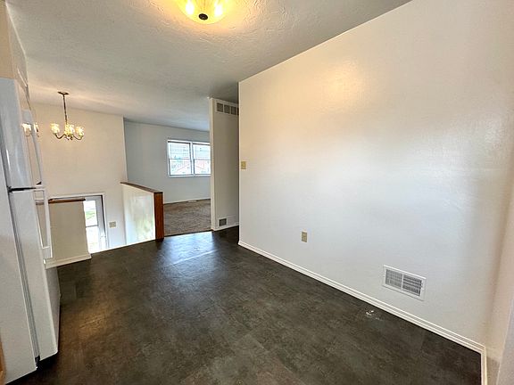 4 Lilac Ct - Dining