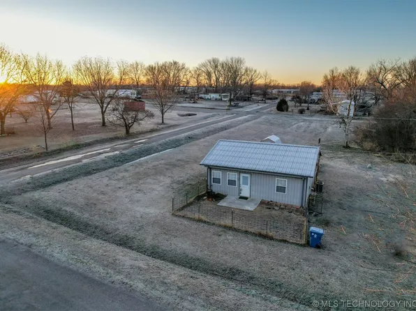 112 E Helton Ave, Prue, OK 74060