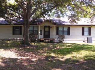 596 Mallet Bayou Rd, Freeport, FL 32439