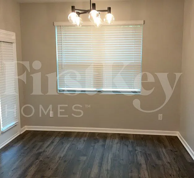 120 Ella Dr — Photo 2