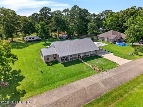 5 N Reba Dr, Carriere, MS 39426