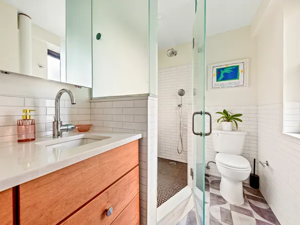 385 Grand Street L106 image 9 of 10