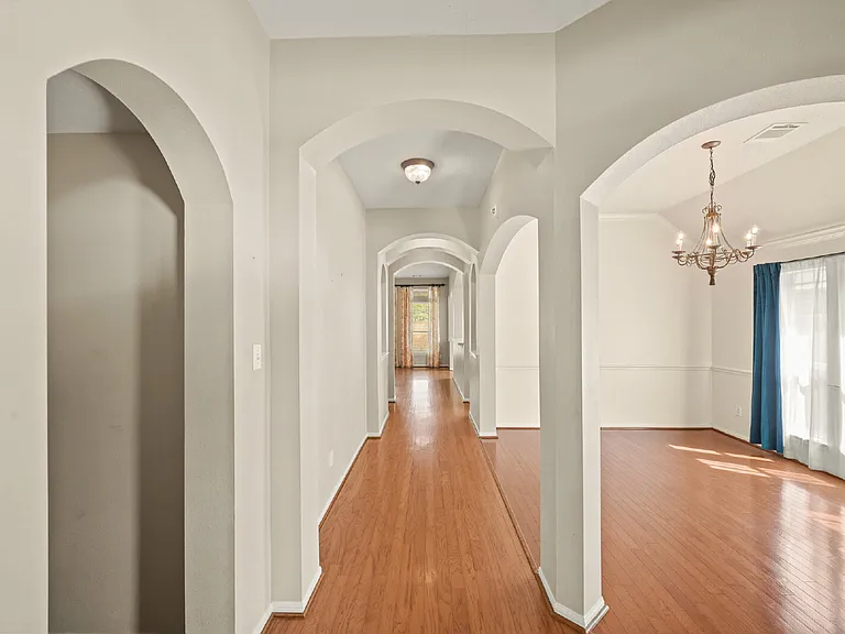 2923 Humble Dr — Photo 3
