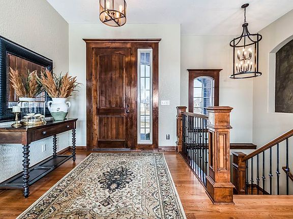 5th image of 601 E Crescent Lakes Dr