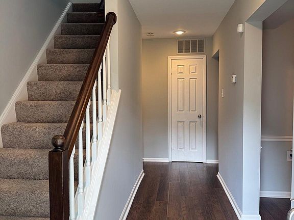 3rd image of 3025 Bromley Ct