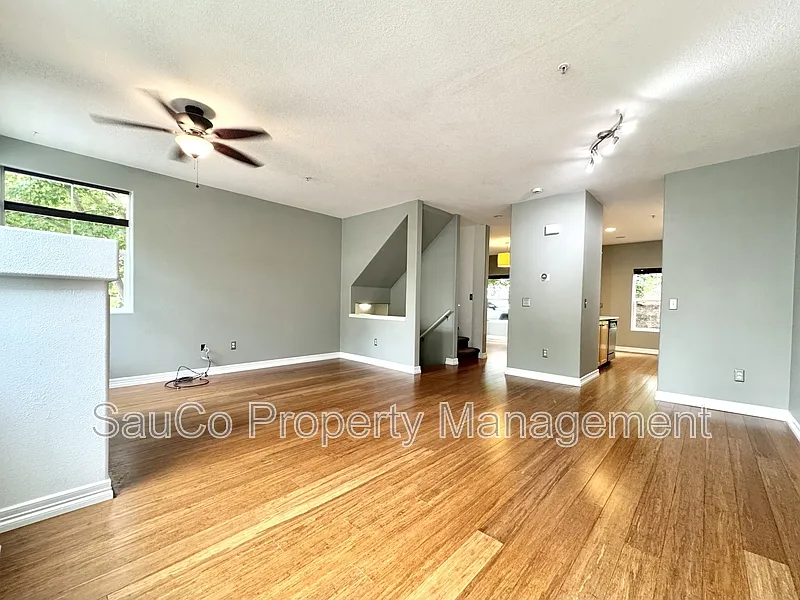 3 bed, 2.5 bath, 1322 sqft, $2,275 — Photo 3
