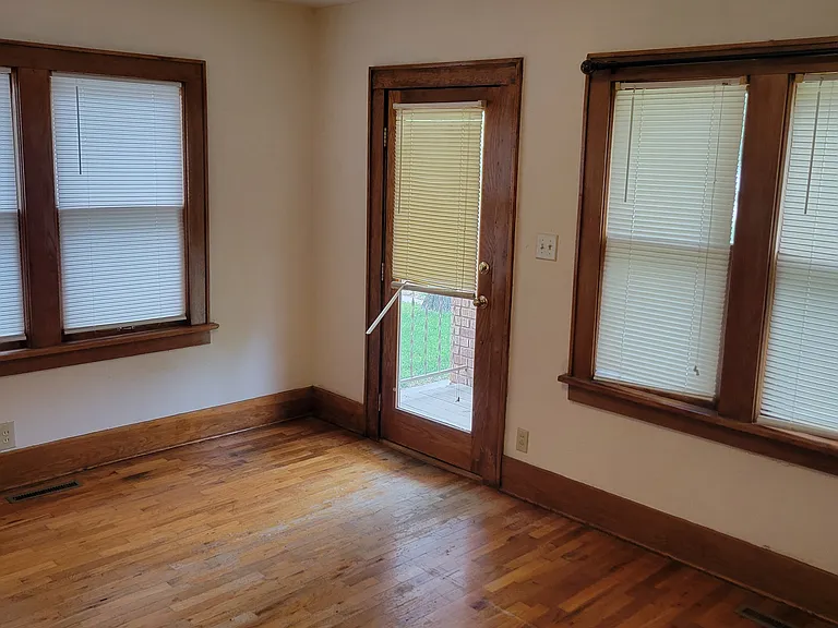 746 N Woodrow Ave — Photo 6