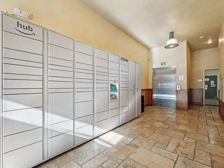 Addison Arts Apartments — Photo 24