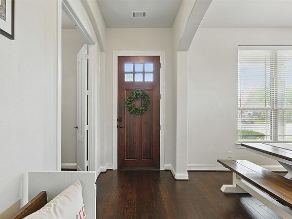 5th image of 2114 Holly Manor Ct