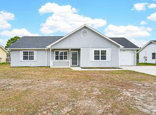 411 Foxtrace Lane, Hubert, NC 28539