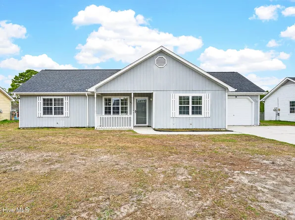 411 Foxtrace Lane, Hubert, NC 28539