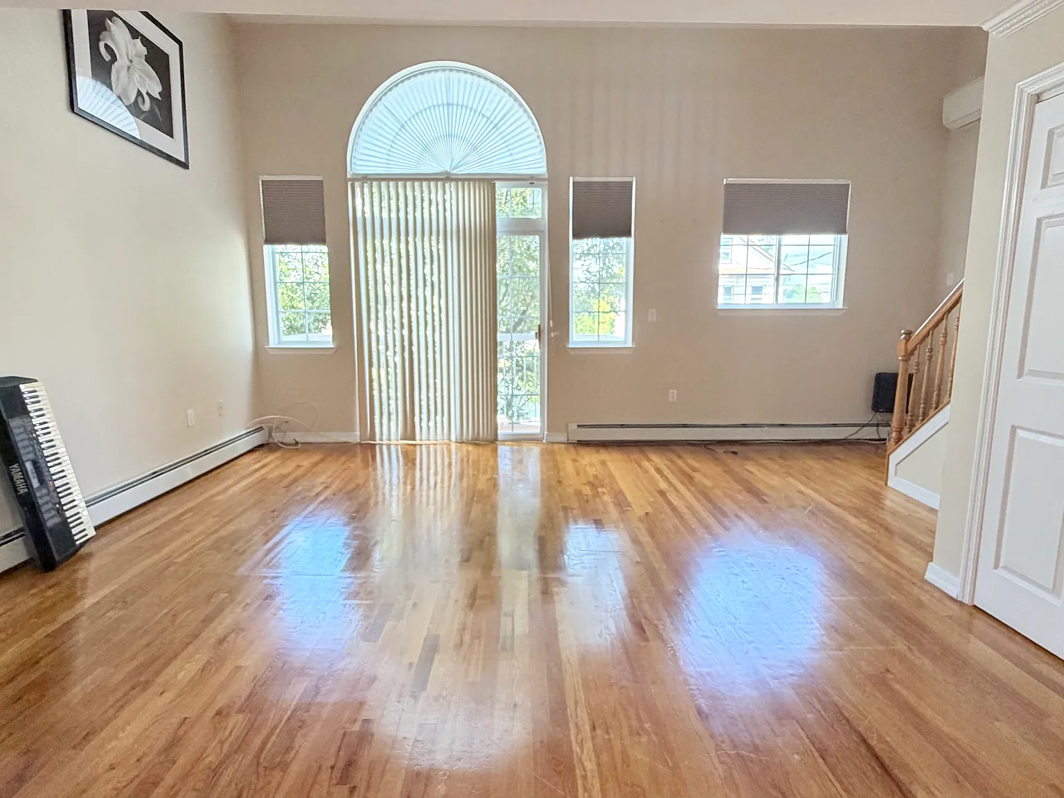 3 bed, 1366 sqft, $3,800 — Photo 1
