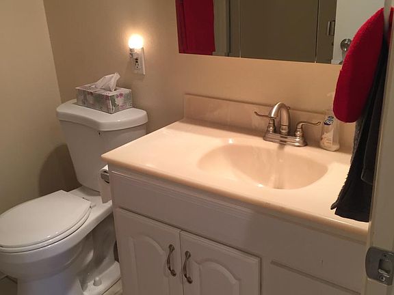 Bathroom. Tub/shower