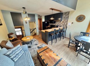 527 Moose Mountain Dr, Lutsen, MN 55612