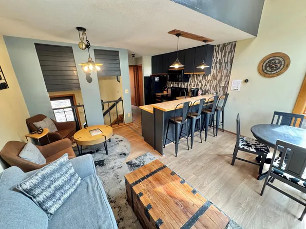 527 Moose Mountain Dr, Tofte, MN 55615