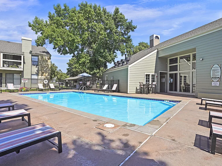Raintree Apartments — Photo 6