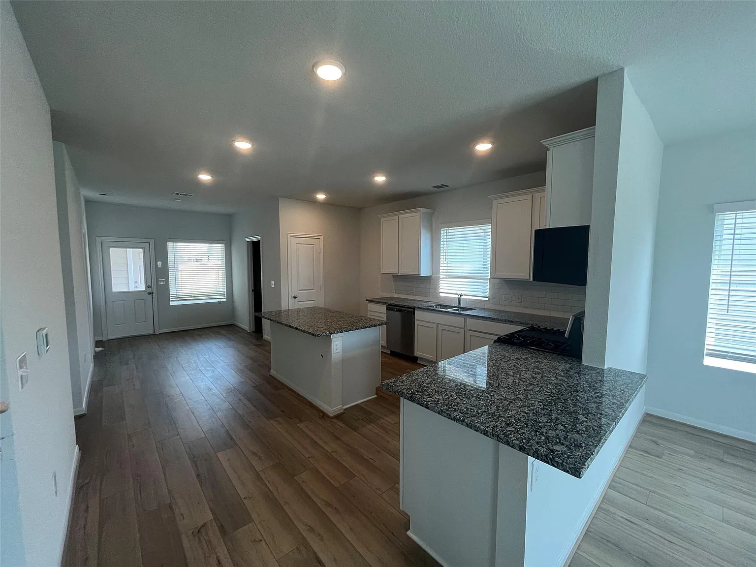 4 bed, 2.5 bath, 2144 sqft, $2,150 — Photo 3