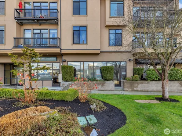 5000 30th Avenue NE #303, Seattle, WA 98105