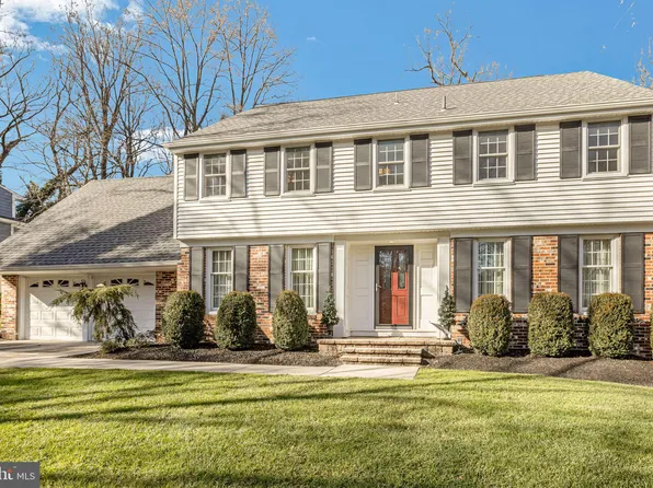 3 Glenperth Ln, Cherry Hill, NJ 08003