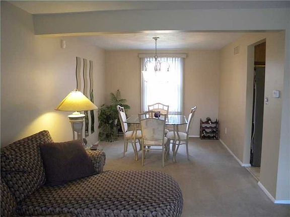 3rd image of 1000 Crestwood Dr