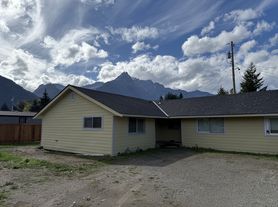 1015 Madison Ave, Darrington, WA
