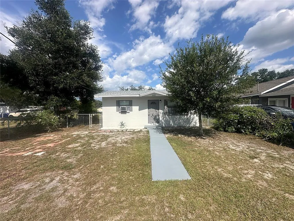 3 bed, 1.0 bath, 952 sqft, $1,450 — Photo 2