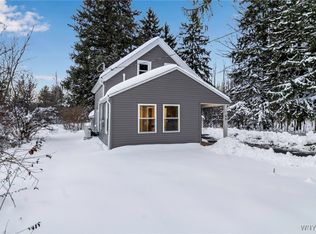 69 Meadowlawn Rd, Orchard Park, NY 14127