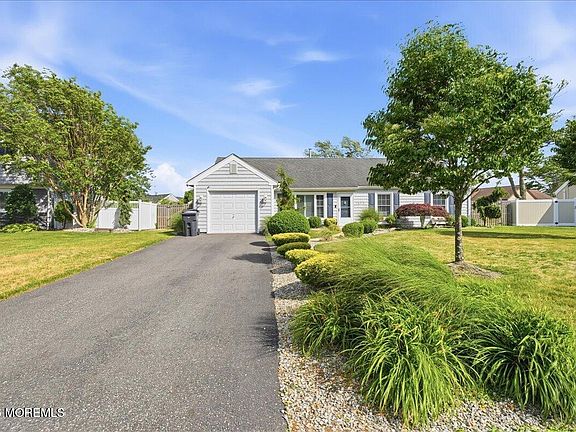 4th image of 1079 Cavan Drive