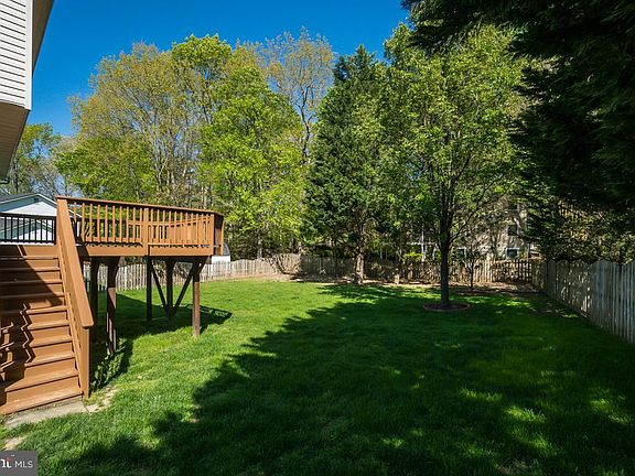 4th image of 22 Meade Ct