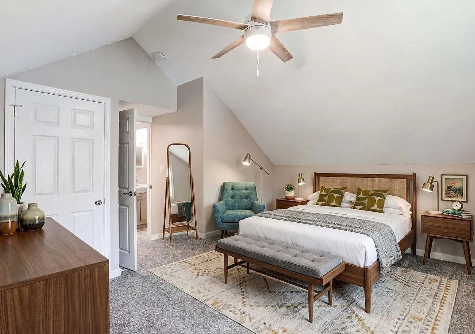 Charming 4 Bedroom Home in Elizabethtown — Photo 4