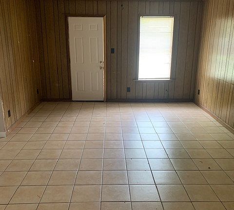 3rd image of 508 Upton Rd
