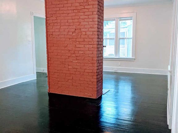 4th image of 8346 Woodbine Ave