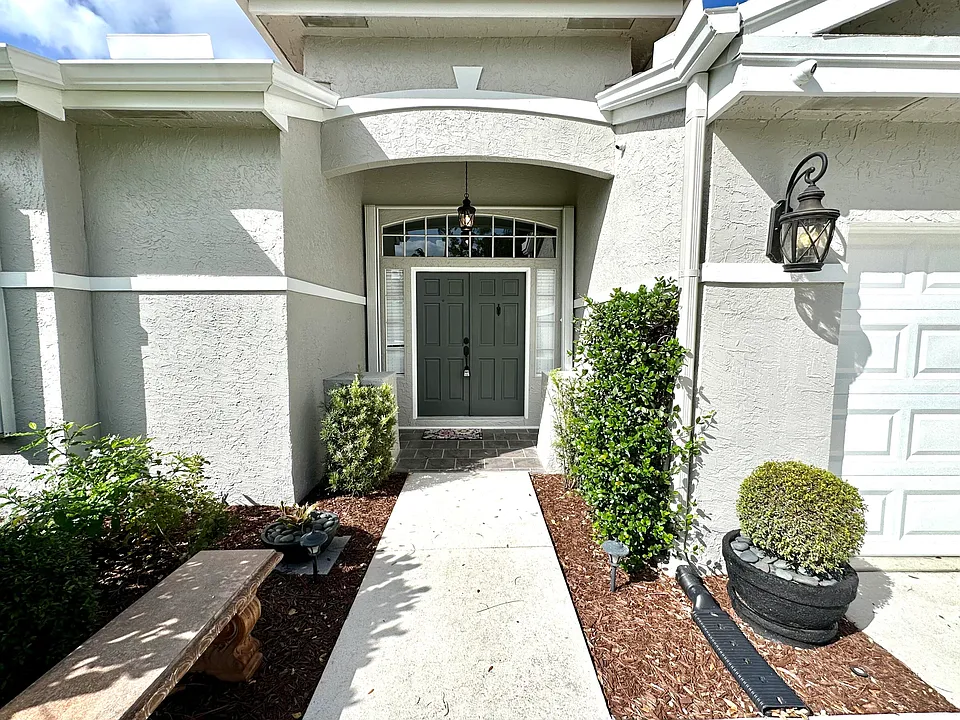 1000 Lake Breeze Dr
