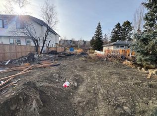 8928 34th Ave NW, Calgary, AB T3B 1S2