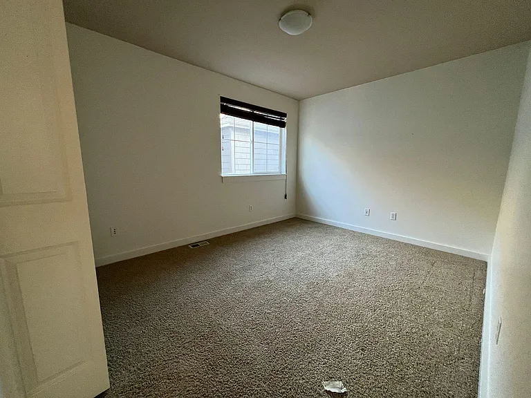 341 NE Eagle Way — Photo 13