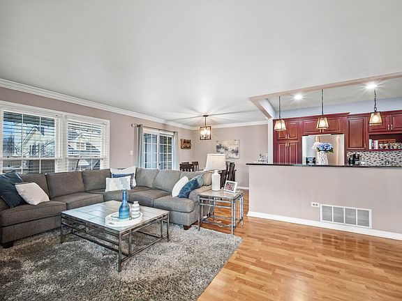 3rd image of 9955 Cambridge Ct Unit 9955