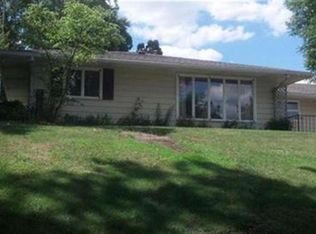 2210 Moonlight Bay Ln, Sterling, IL 61081